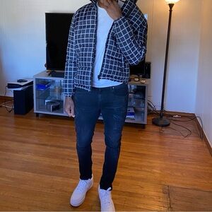 BLACK PUFFER JACK WITH GREY DESIGN